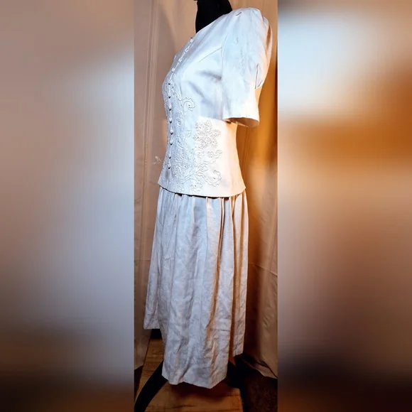 KARIN STEVENS Dress in a Delicate Pink With Embroidery and Bead Accents - Picture 3 of 8